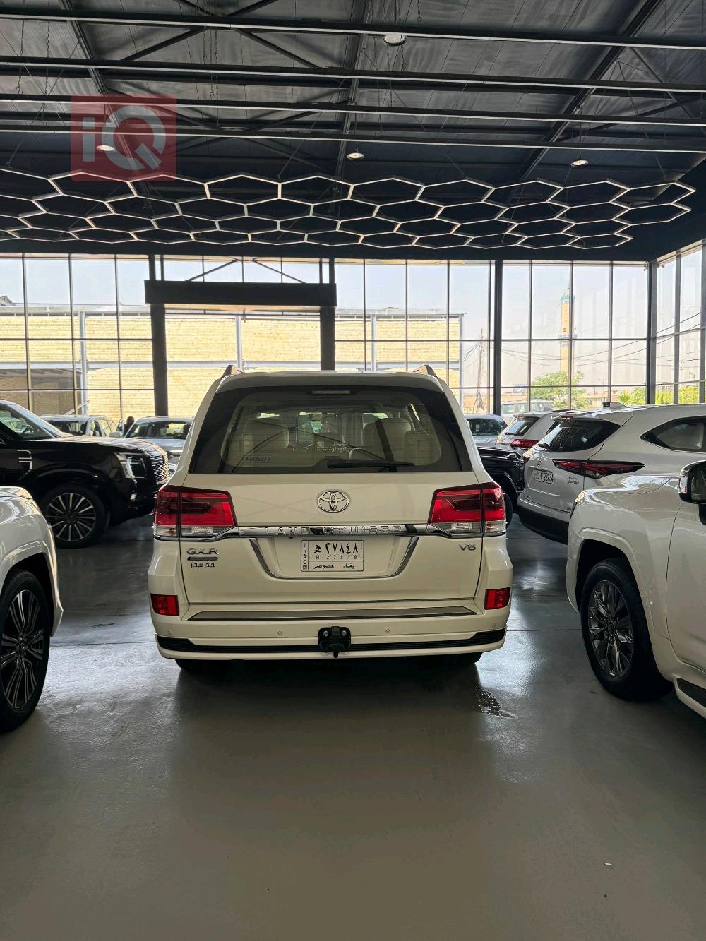 تۆیۆتا لاند کروزەر